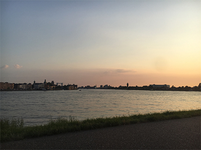 Skyline Dordrecht met zonsondergang